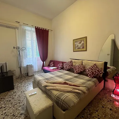 Col Cuore In Centro Di Λέτσε